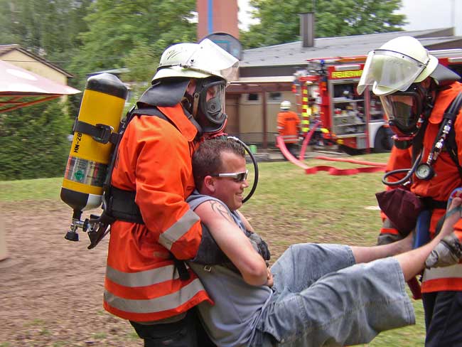 Bild: Feuerwehr rettet Helfer